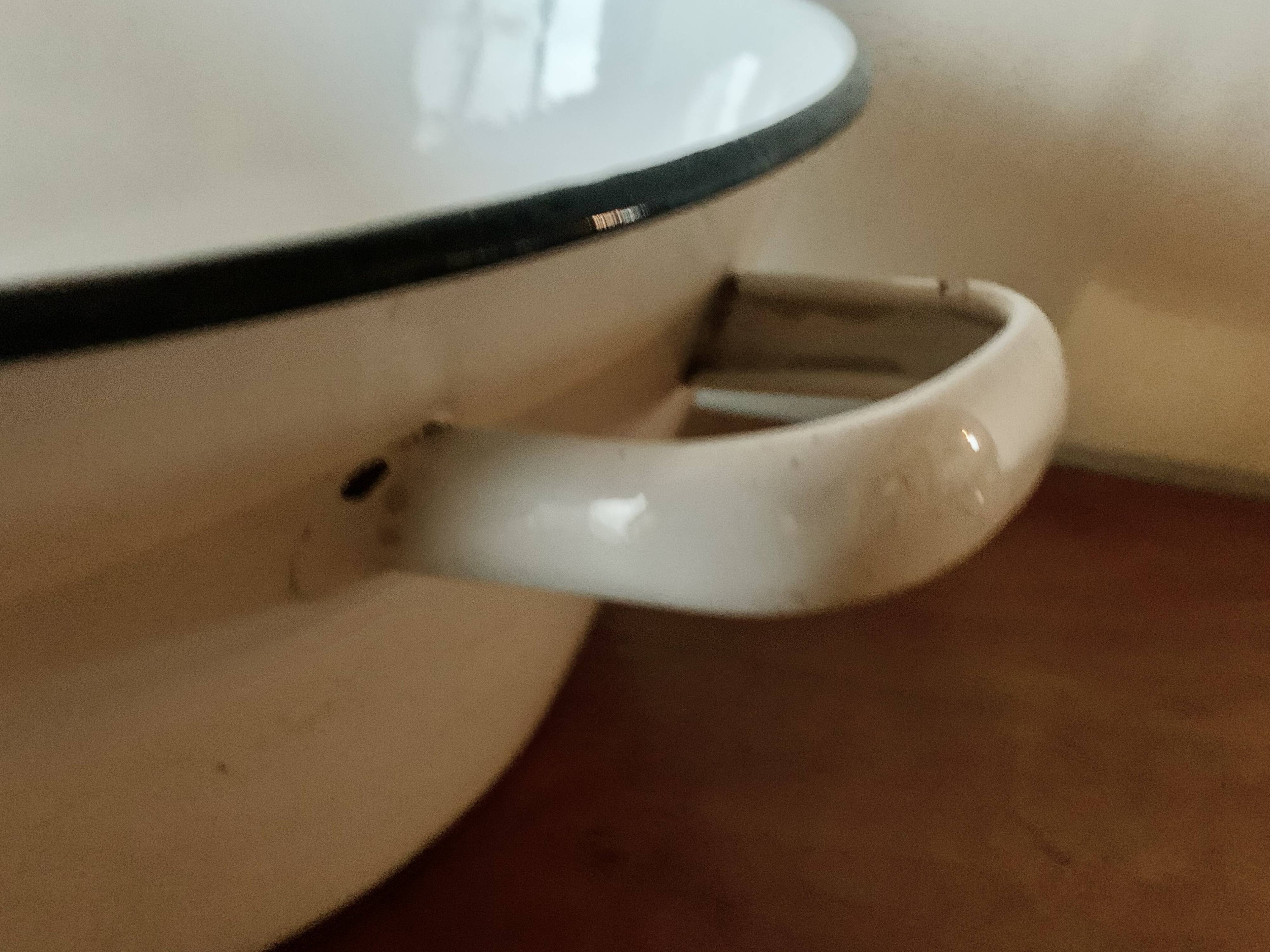 Large vintage basin in white enameled sheet metal