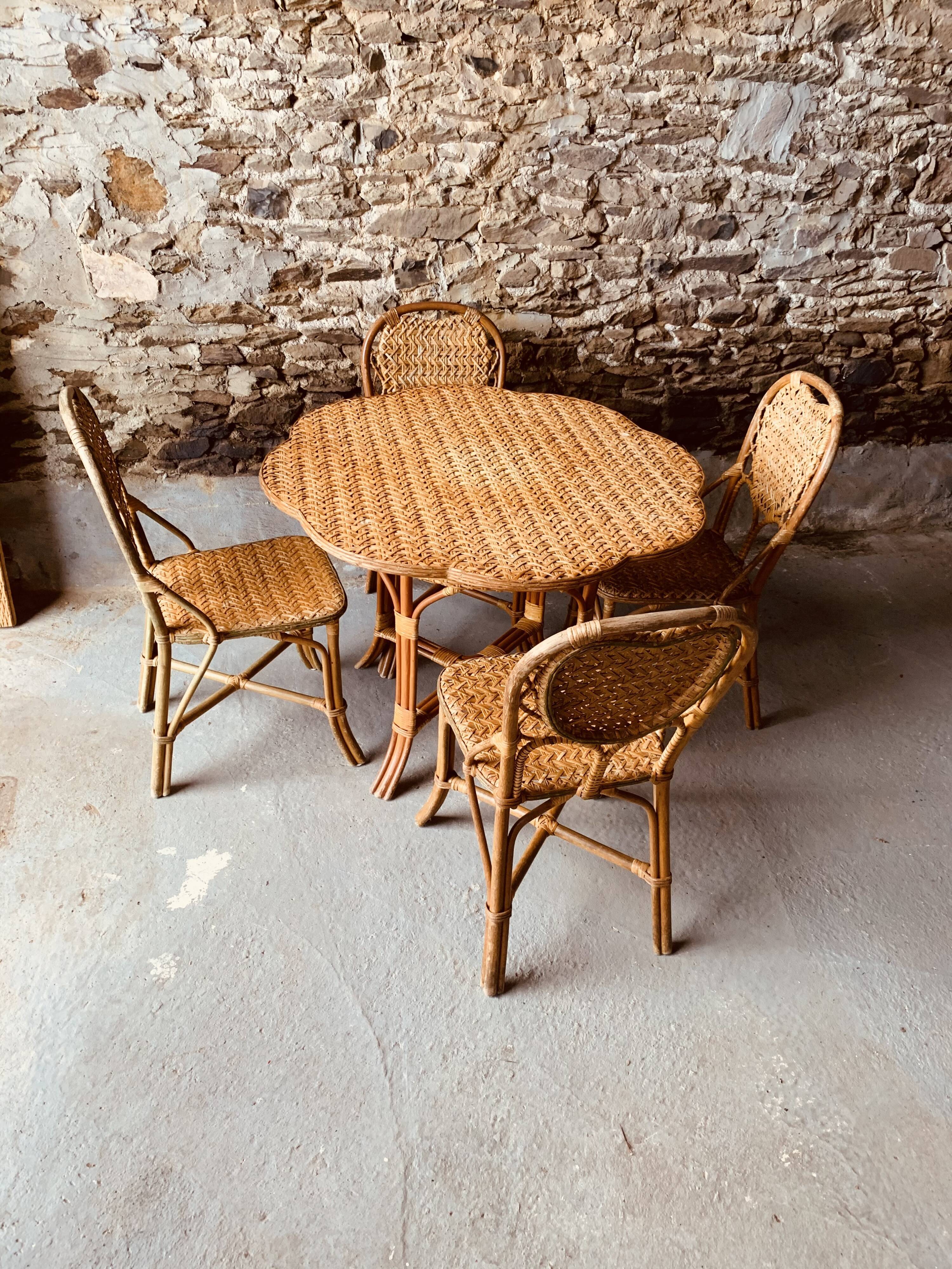 Rattan dining room: 1 table + 4 chairs