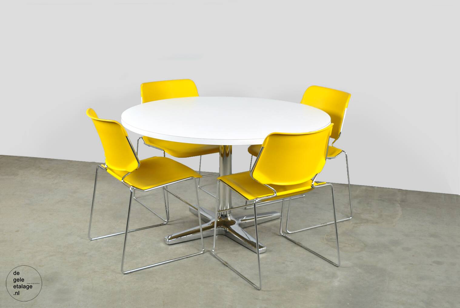 Modern vintage dining table with chrome star base by pastoe, 1970s