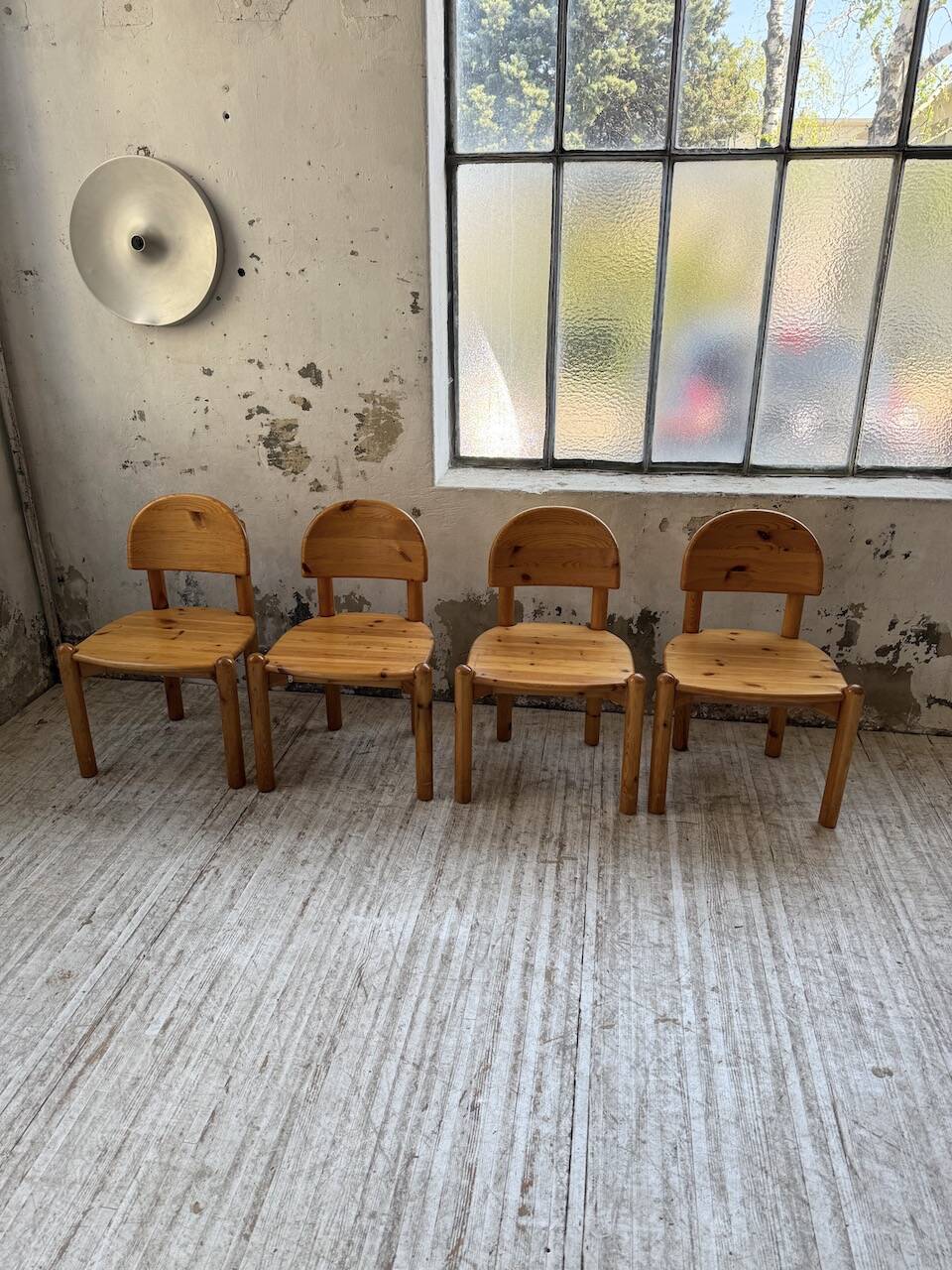 Set of 4 Daumiller pine chairs