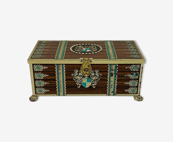 Boite en métal décorative avec cadenas