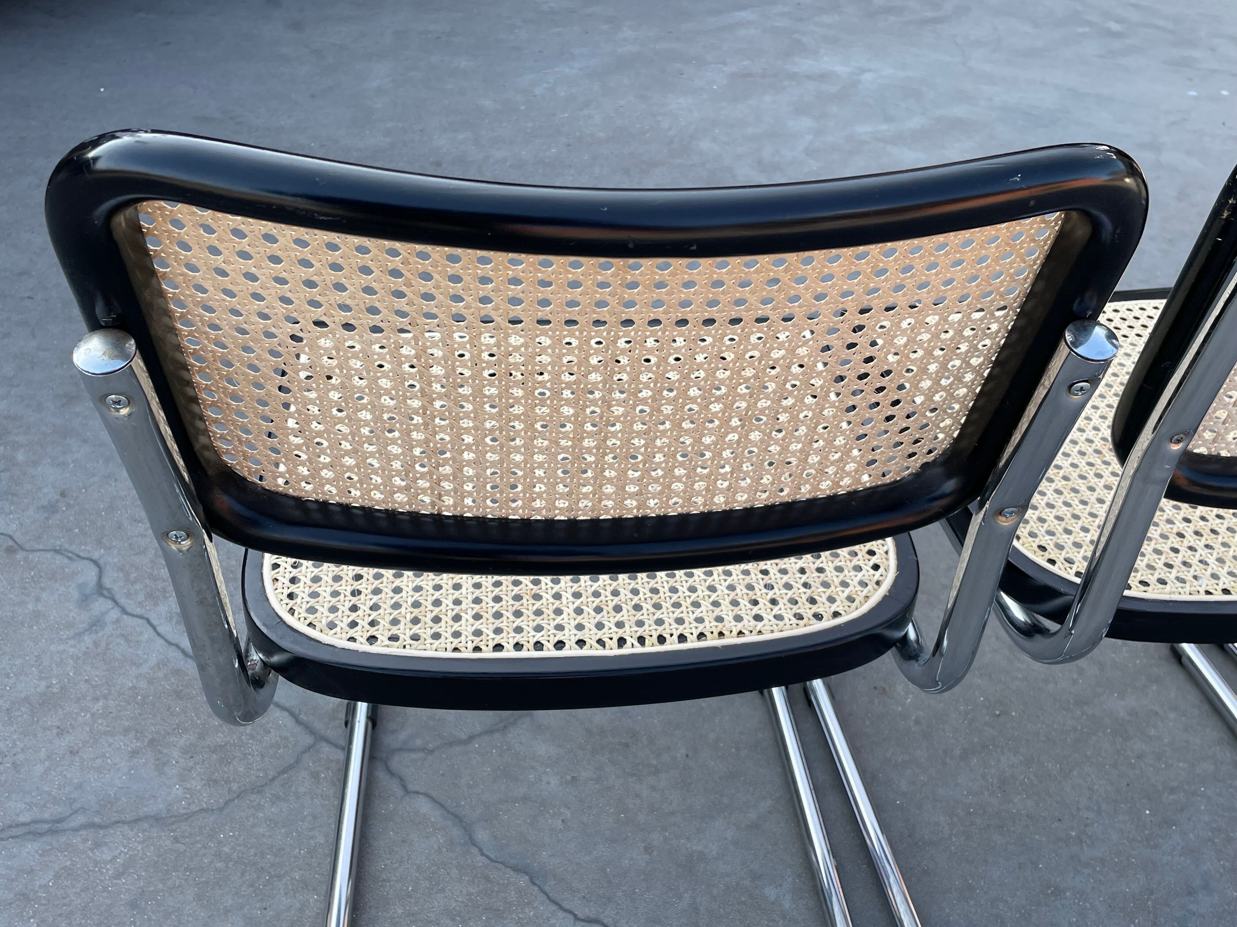 Ensemble de 4 chaises vintage modèle Cesca B32 en noir et chrome