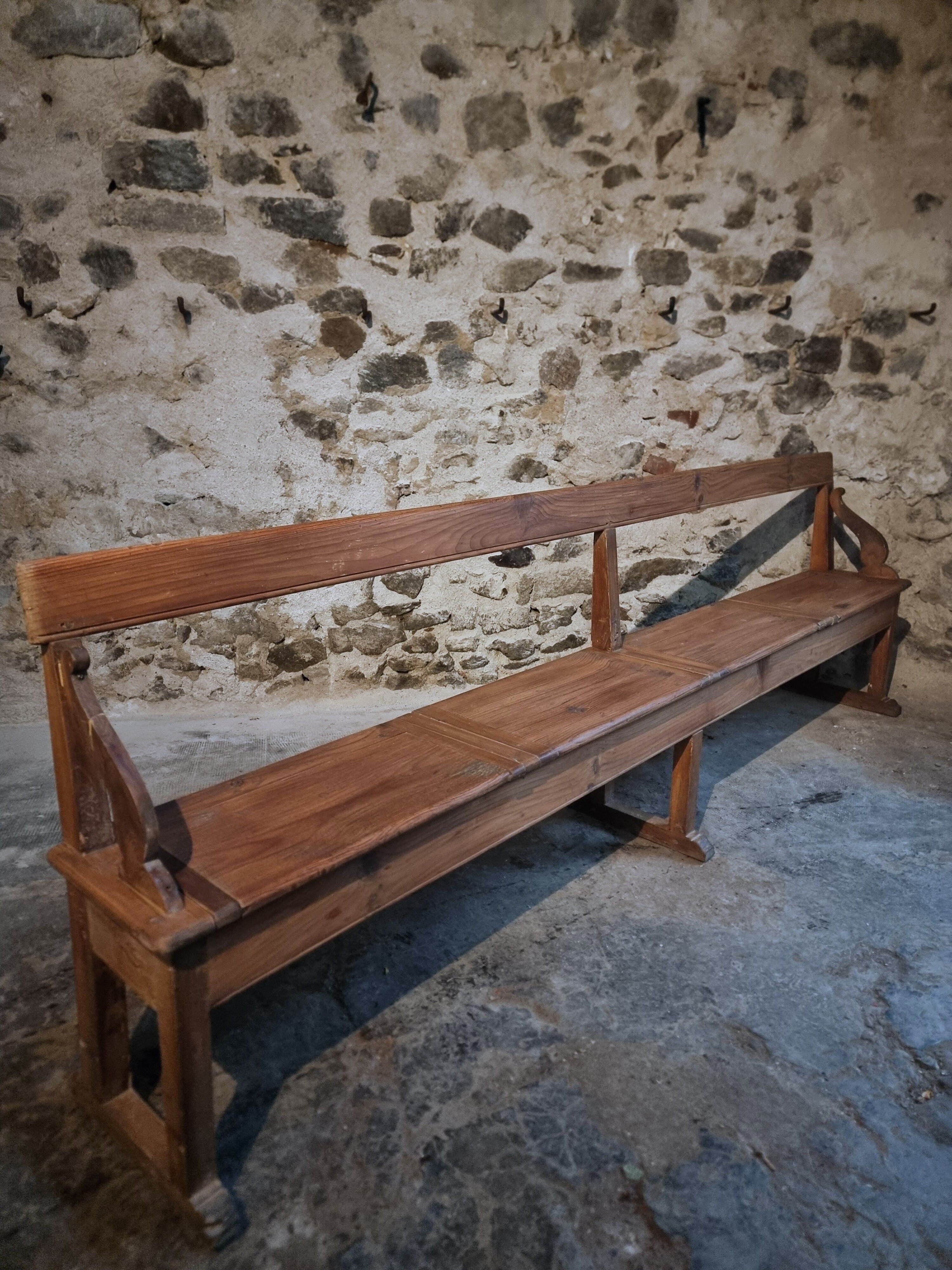 Banc de monastère antique XXL – Long banc de rangement en pin avec cadre en chêne, vers 1900–1920