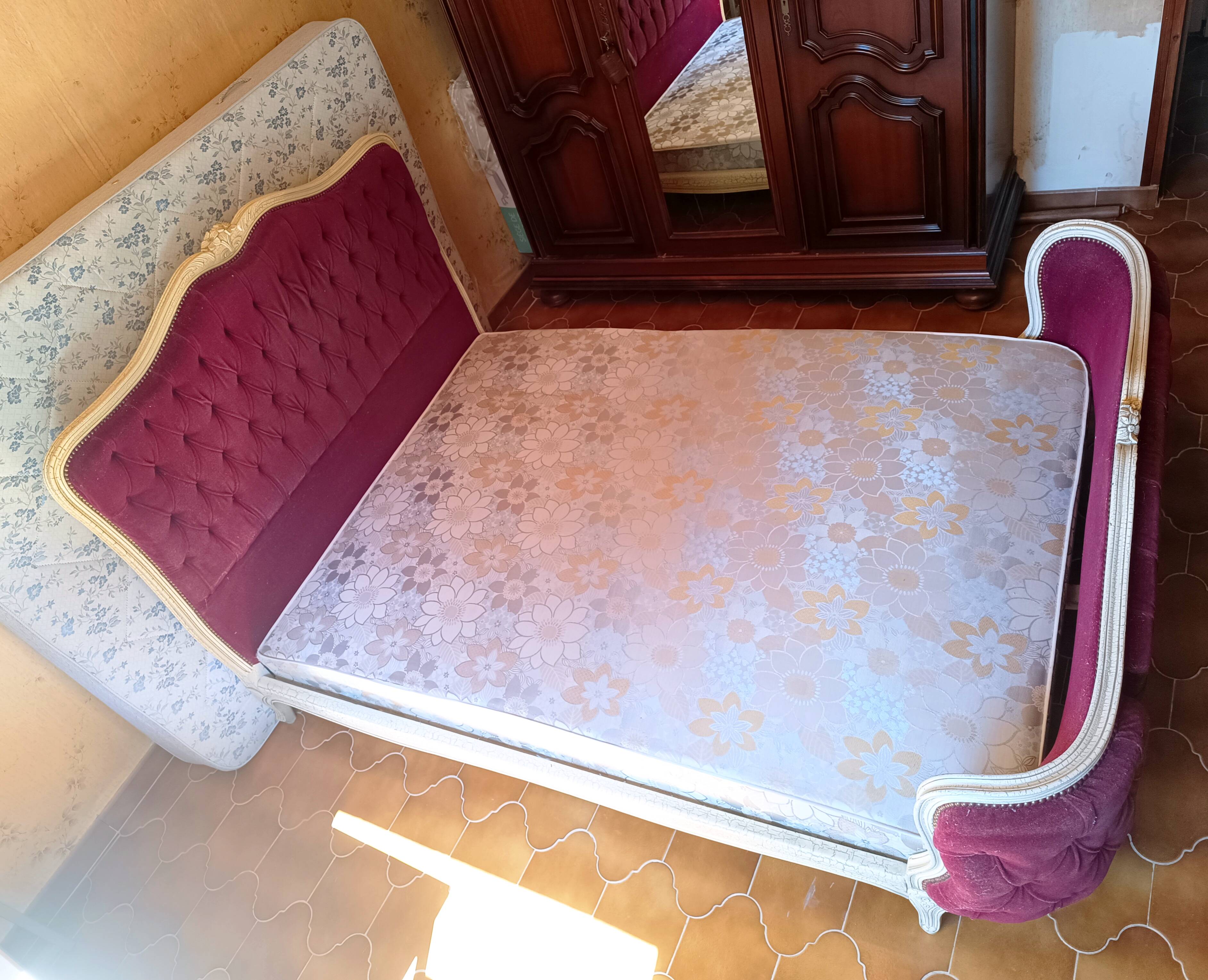 Lit baroque in red velvet