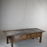 Table basse rustique à deux tirroirs en ceinture