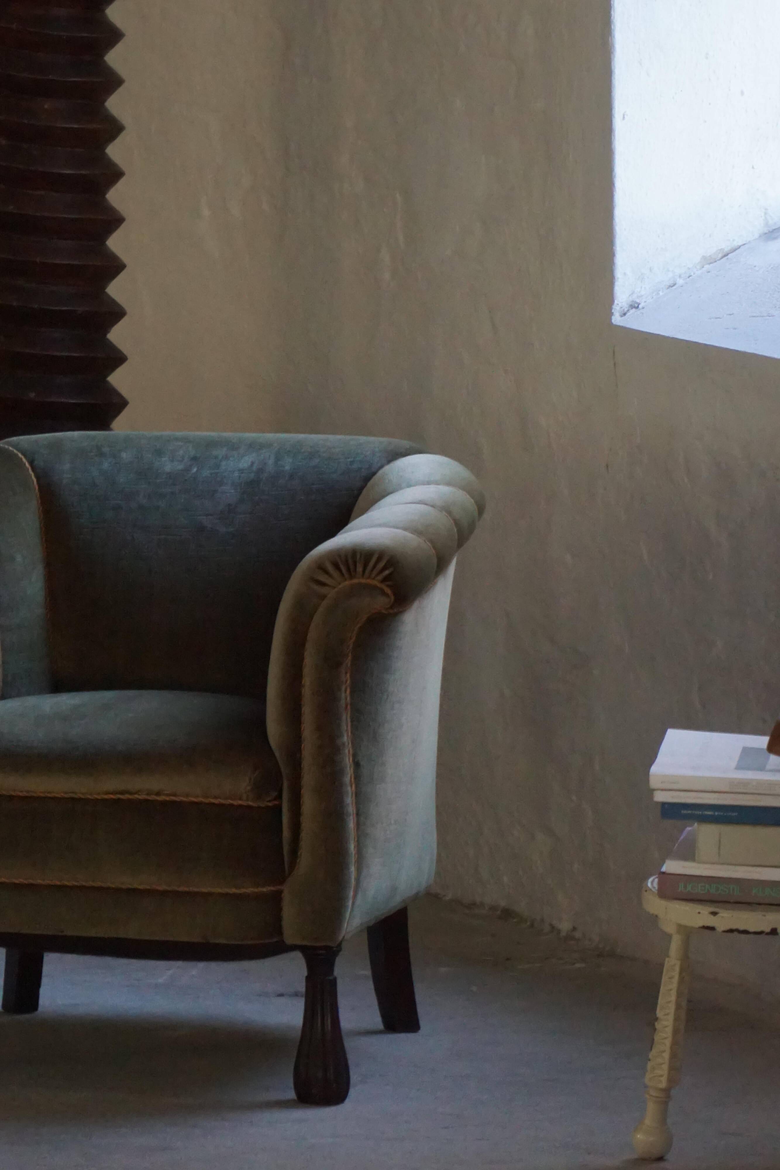 Mid-20th century, pair of Danish shell lounge chairs in green velvet, 1940s.