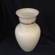 Vase en opaline blanche decor floral