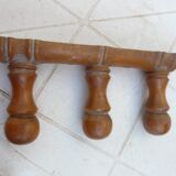 Wall-mounted coat rack circa 1940 in turned wood with 3 hooks