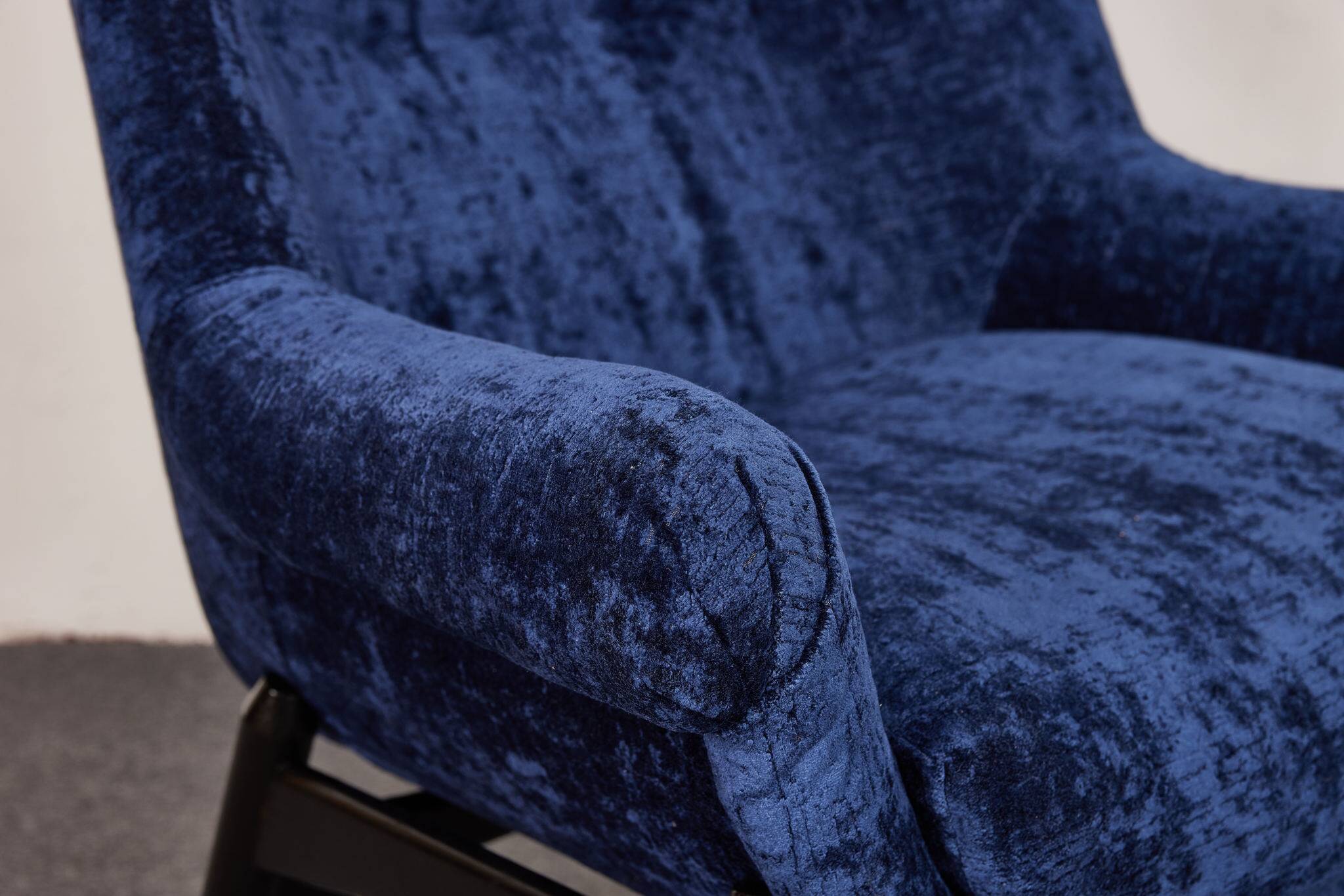 Fauteuil vintage en velours du milieu du siècle par Júlia Gaubek, années 1960, Hongrie