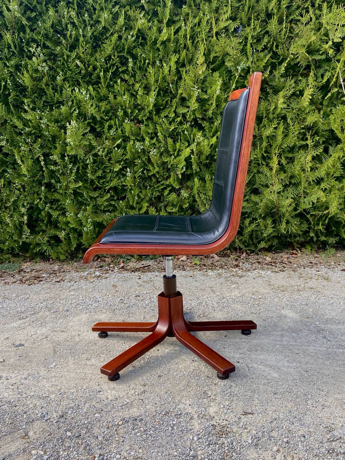 Vintage armchair in wood and black leather Cofemo (6 available)