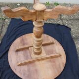Tripod pedestal table, in solid blond walnut; tripod base,