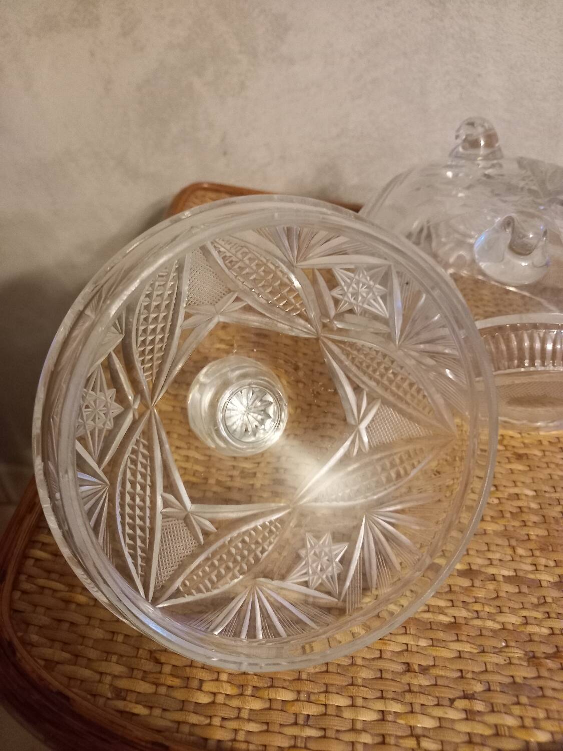 Cut crystal bonbonnière