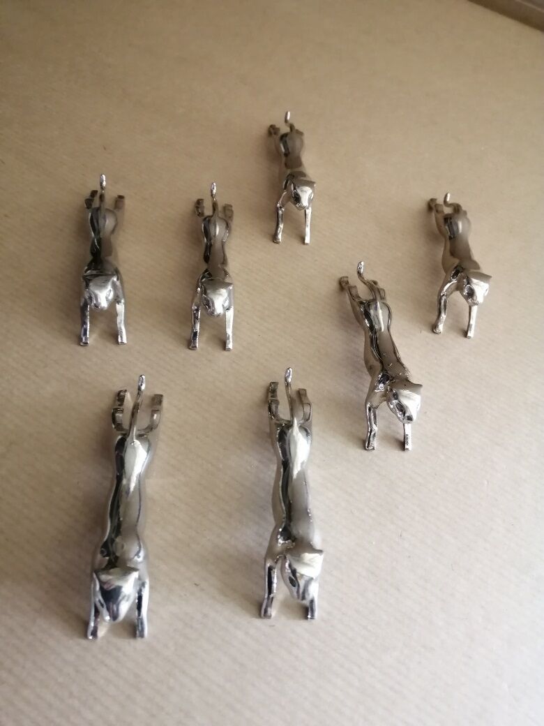 7 silver metal knife holders