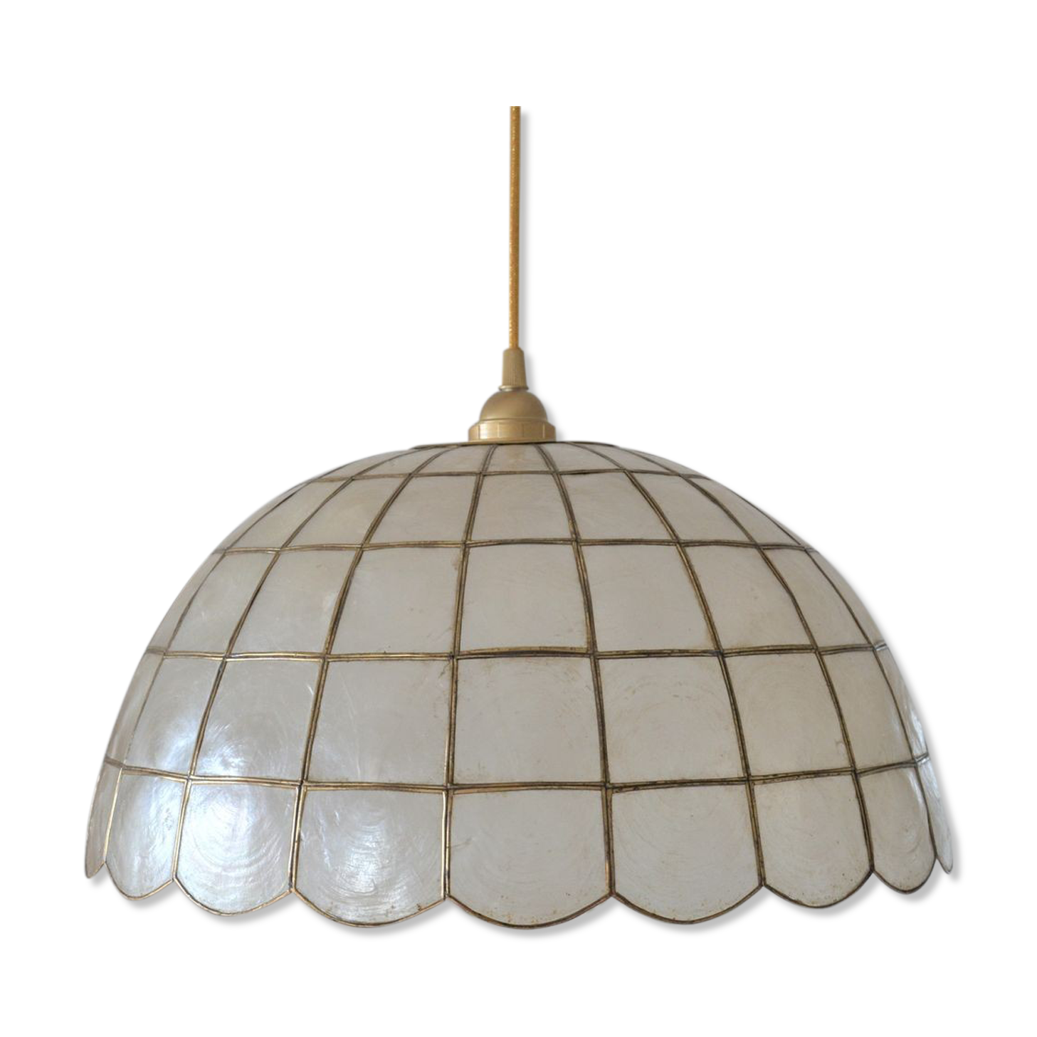 Mother-of-pearl and brass suspension