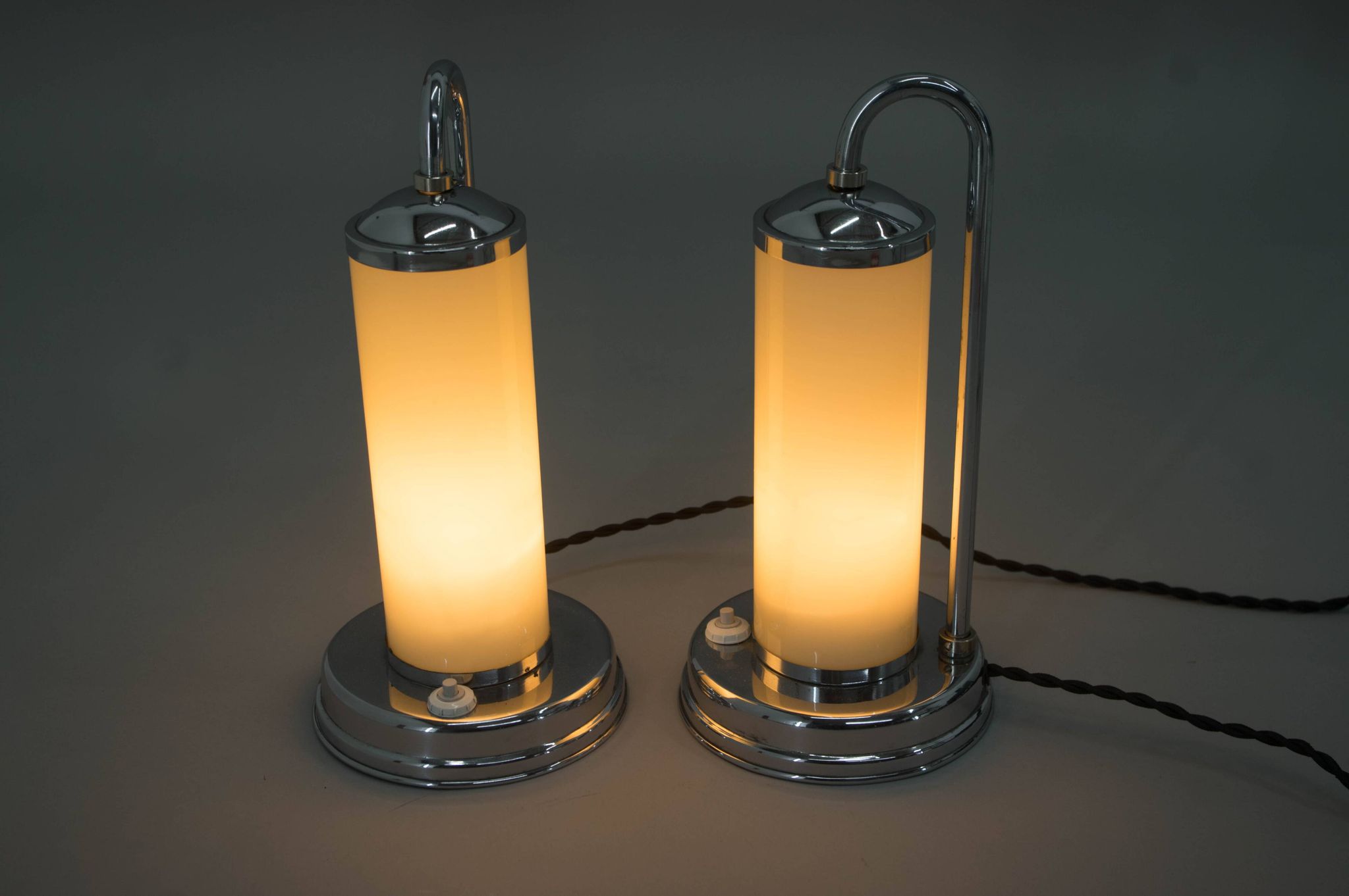 Ensemble de deux lampes de table/chevet restaurées, années 1930