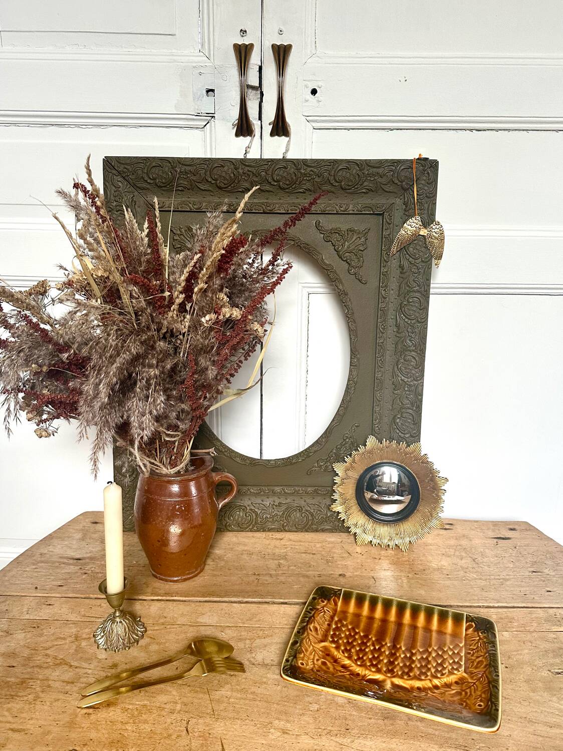 Petit plat à asperges en barbotine