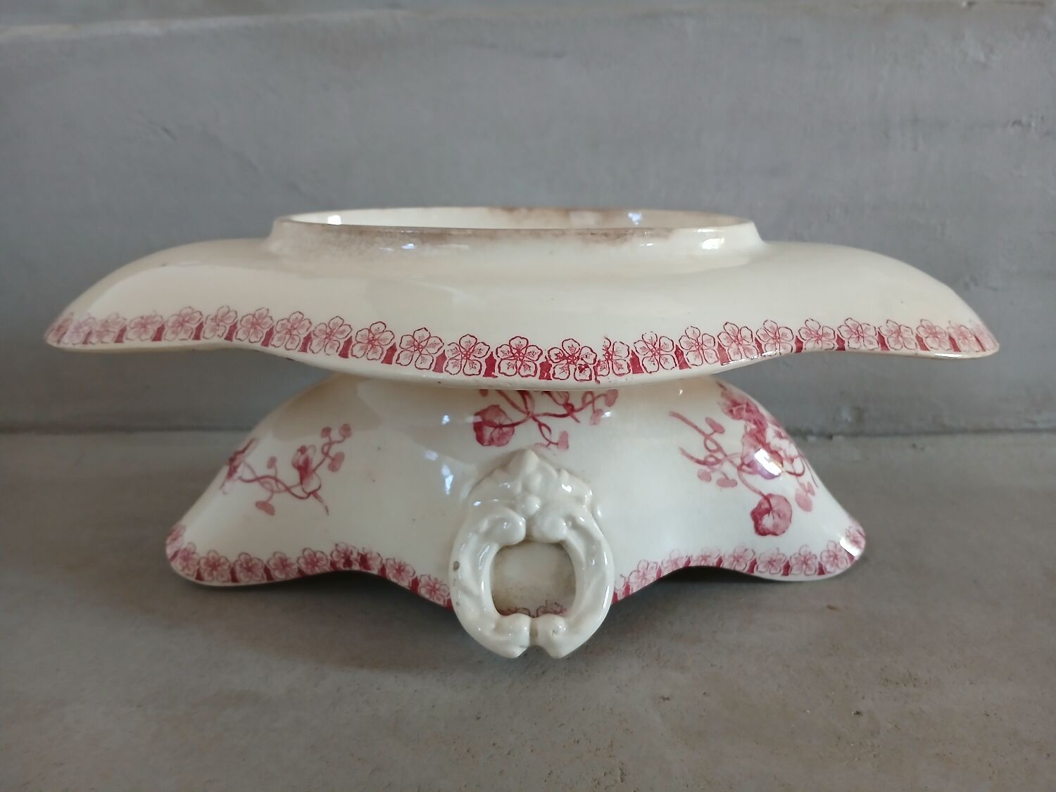 Antique sauce boat in Gien ironstone.