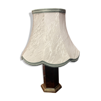 Chic table lamp with lampshade