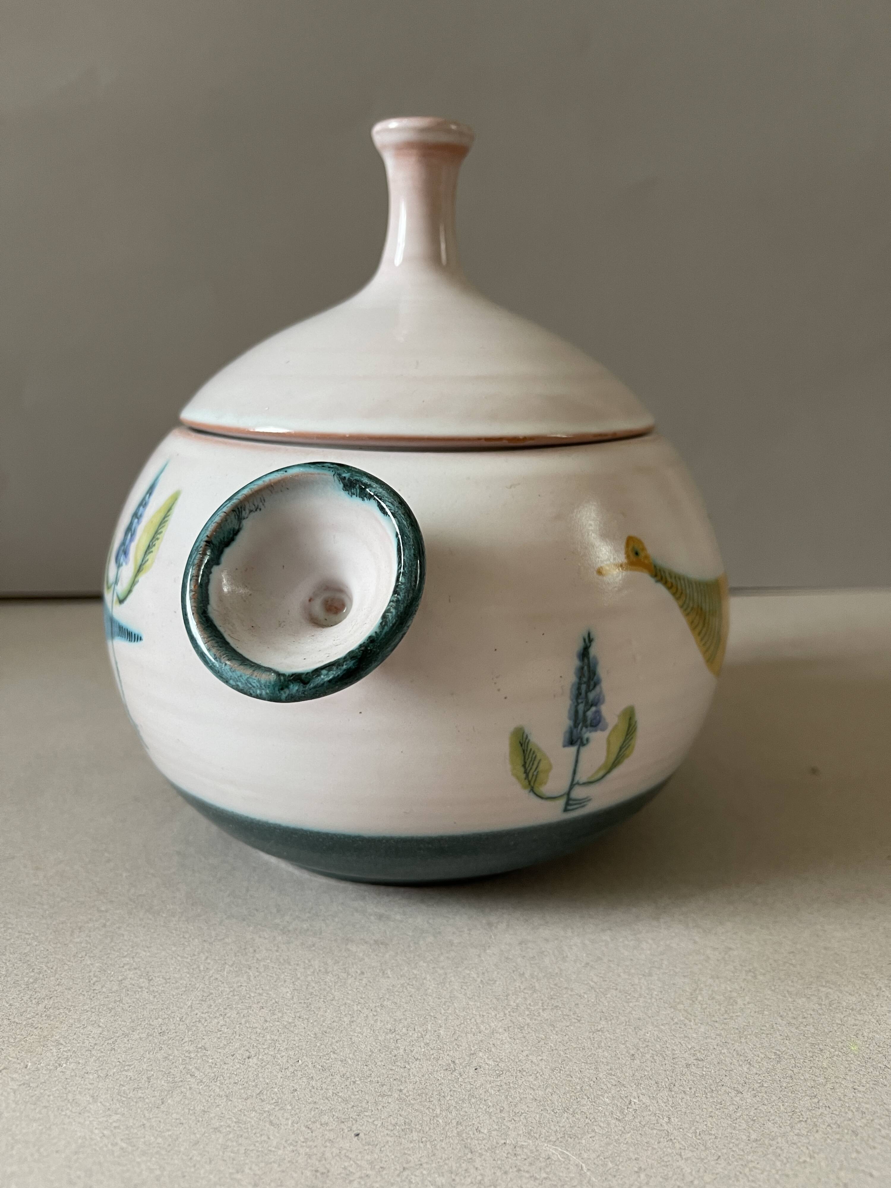 Covered pot or yvon Roy soup decorating with vintage dishwashing birds