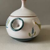 Covered pot or yvon Roy soup decorating with vintage dishwashing birds