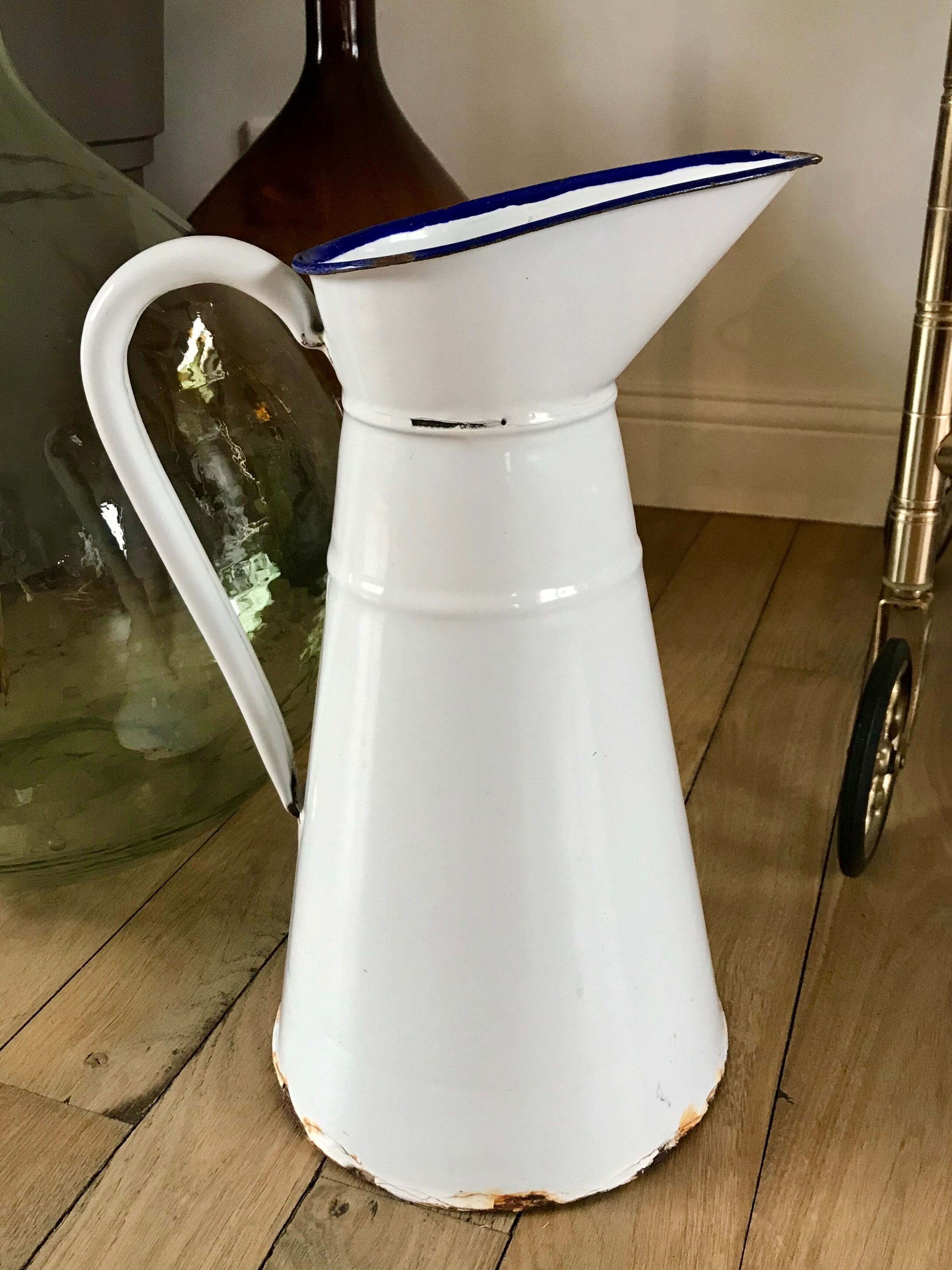 Old pitcher in enamelled sheet metal 20s-30s