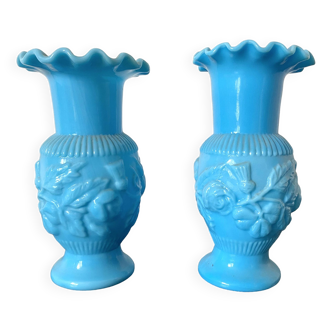 Paire de vases en opaline bleue