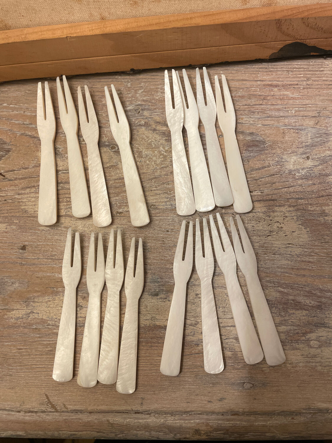 Set of 16 tapas forks and 14 scoops of sorbet