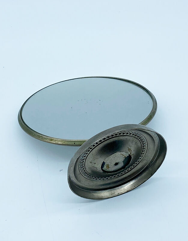 Standing mirror