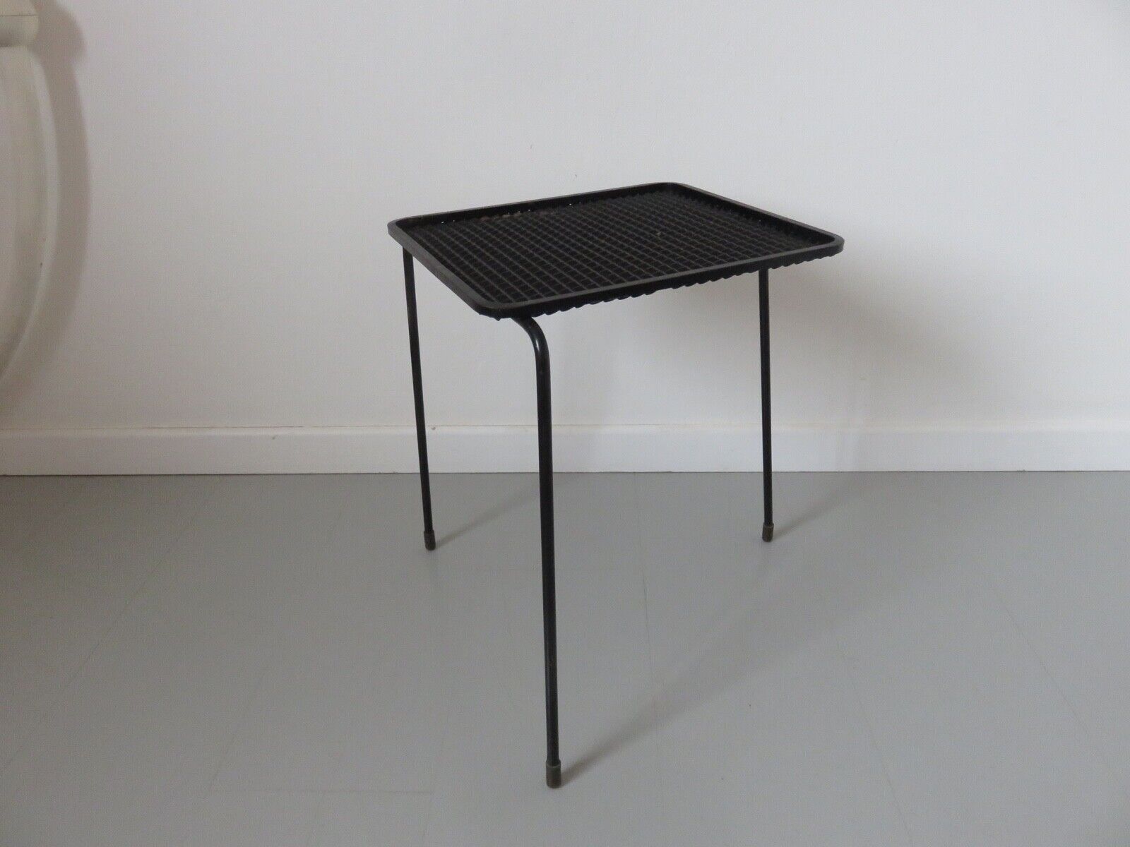 Tripod table submitted by Mathieu Mategot 1953