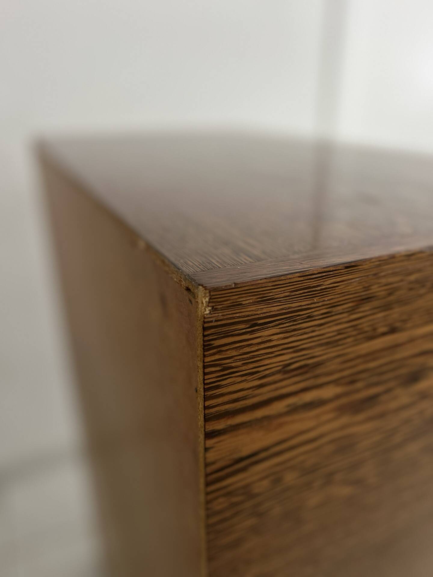 Vintage chest of drawers in wenge wood with 6 drawers.