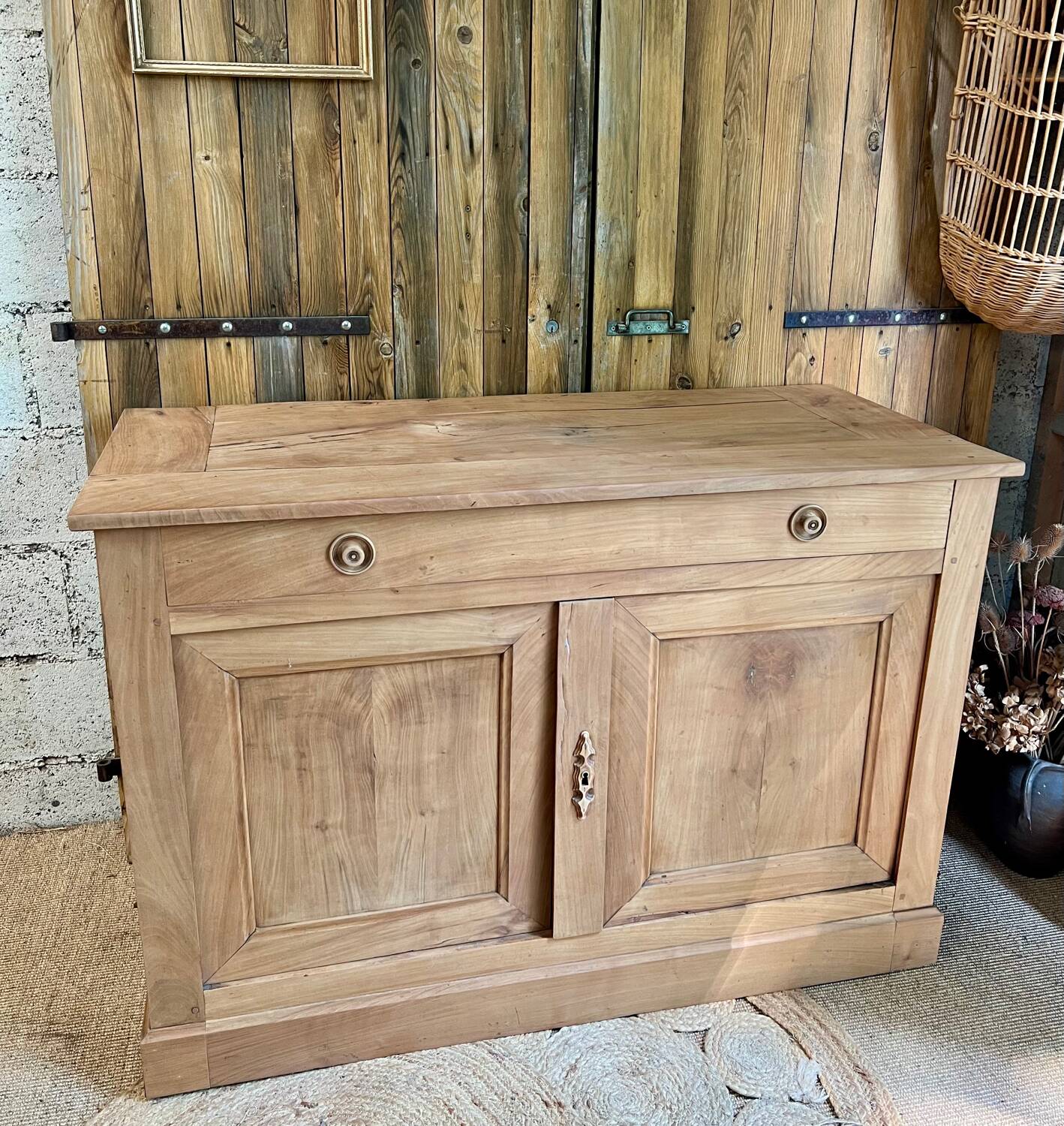Solid wood sideboard
