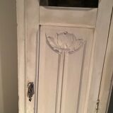 Ancienne armoire 1920-40 en bois motif florale