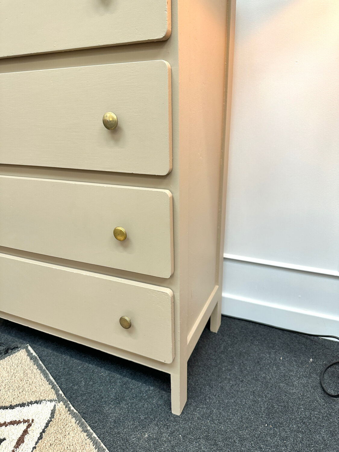 Vintage beige chest of drawers