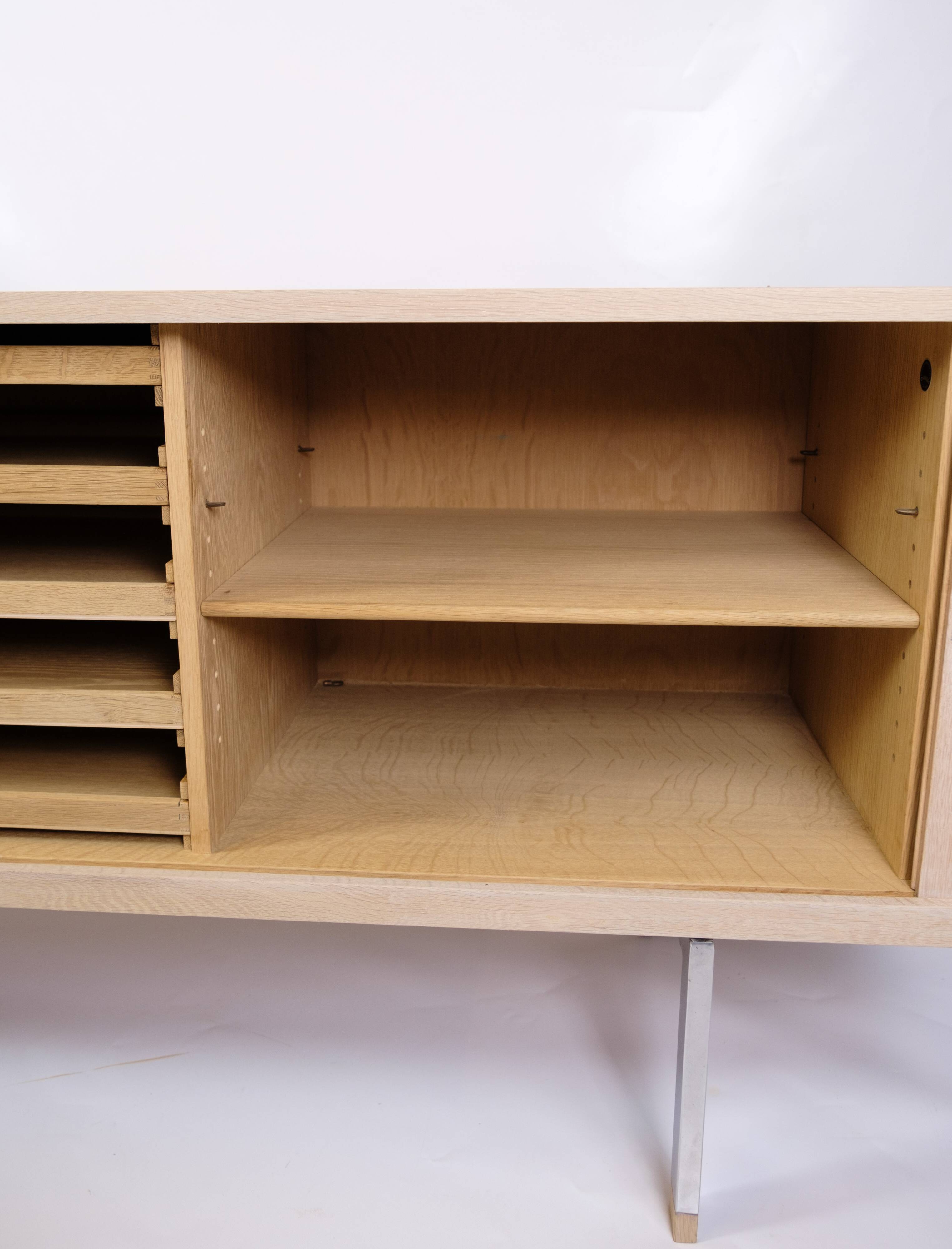 Buffet modèle RY-25 fabriqué en chêne par Hans J. Wegner pour RY Furniture des années 1960