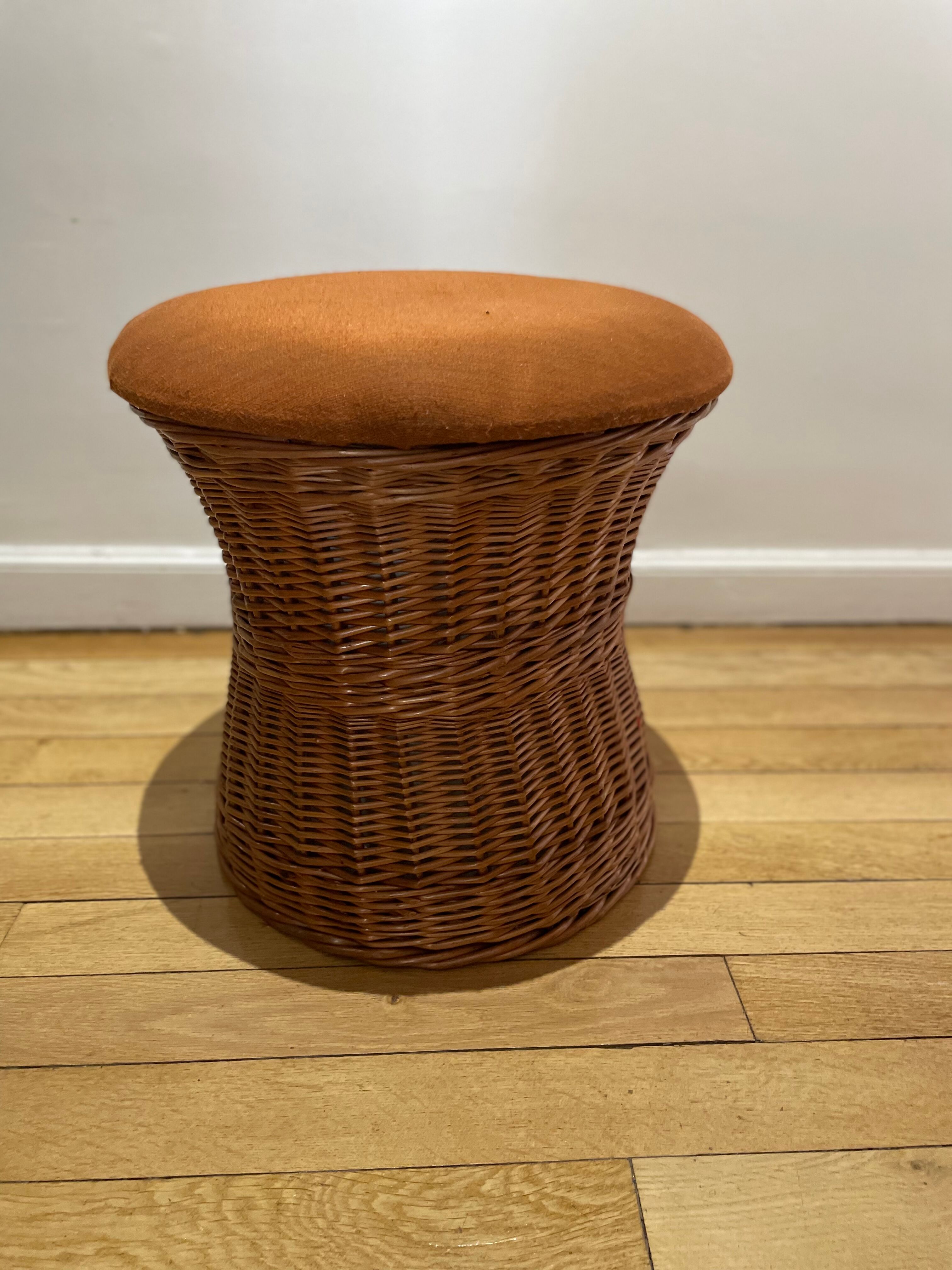 Wicker chest /pouf