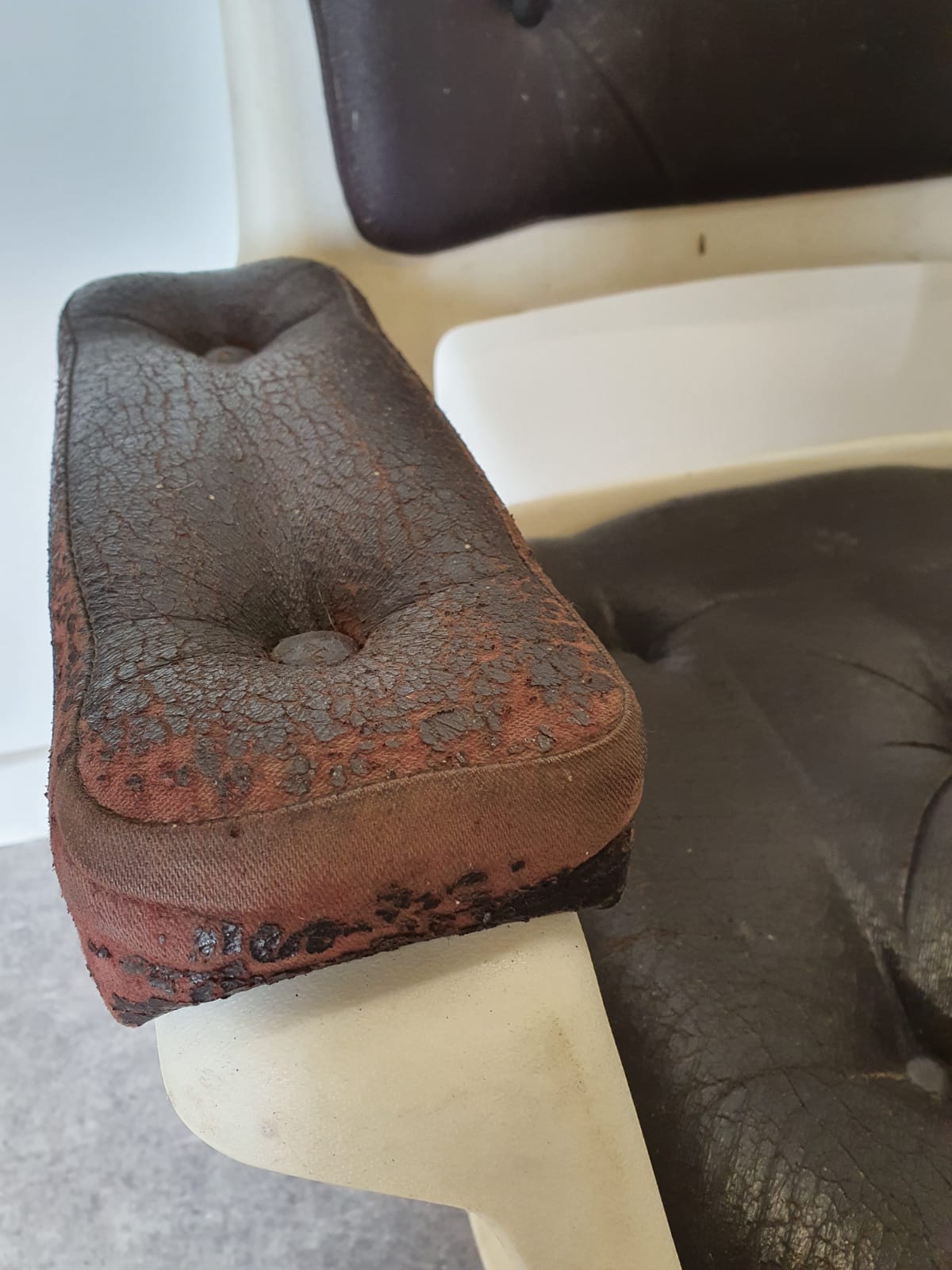 Paire de fauteuils Albert Jacob 1970