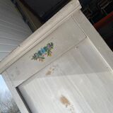Armoire parisienne blanche