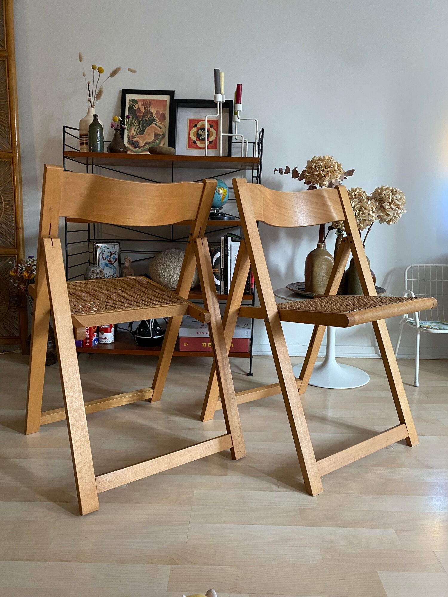 Duo de chaises italiennes  bois et cannage des années 60