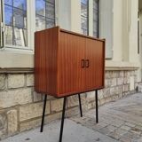 Piece of furniture on high compass feet