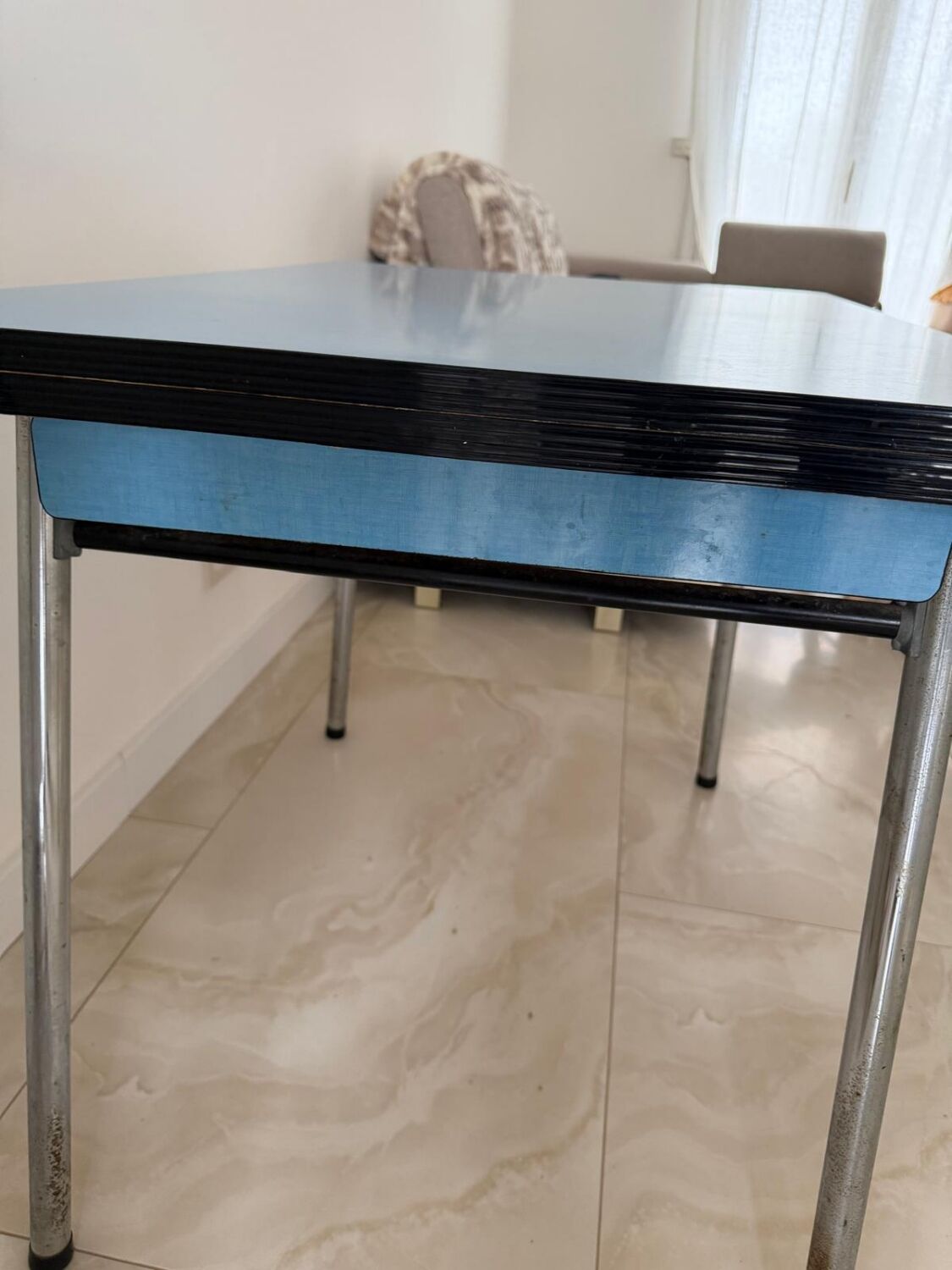 Table, chairs and stool in formica