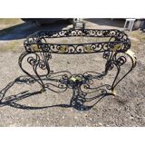 19th-century butcher's table made of wrought iron and twisted.