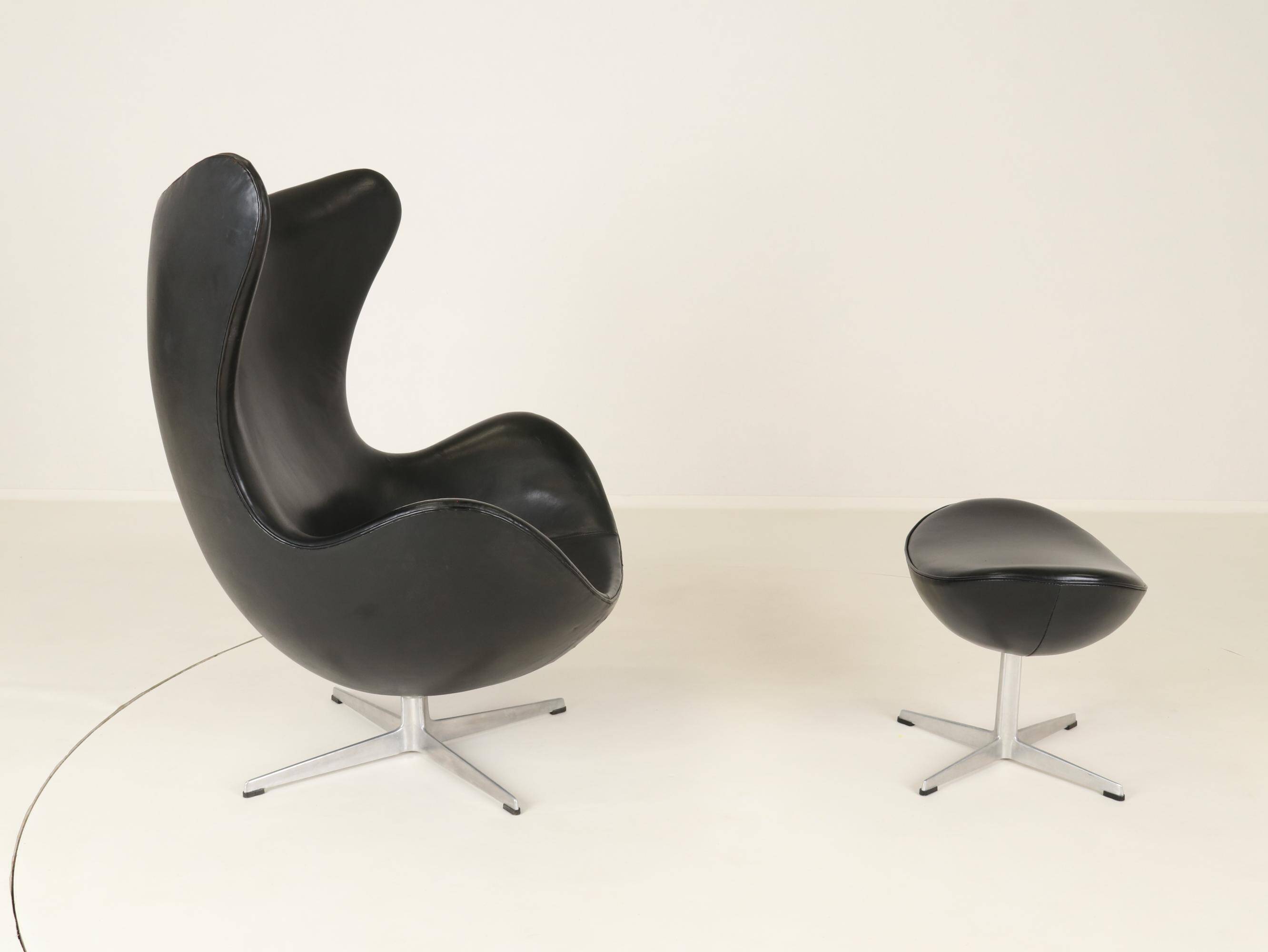 Early Egg Chair and Ottoman by Arne Jacobsen, Denmark, 1960s