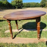 Round table with 2 leaves