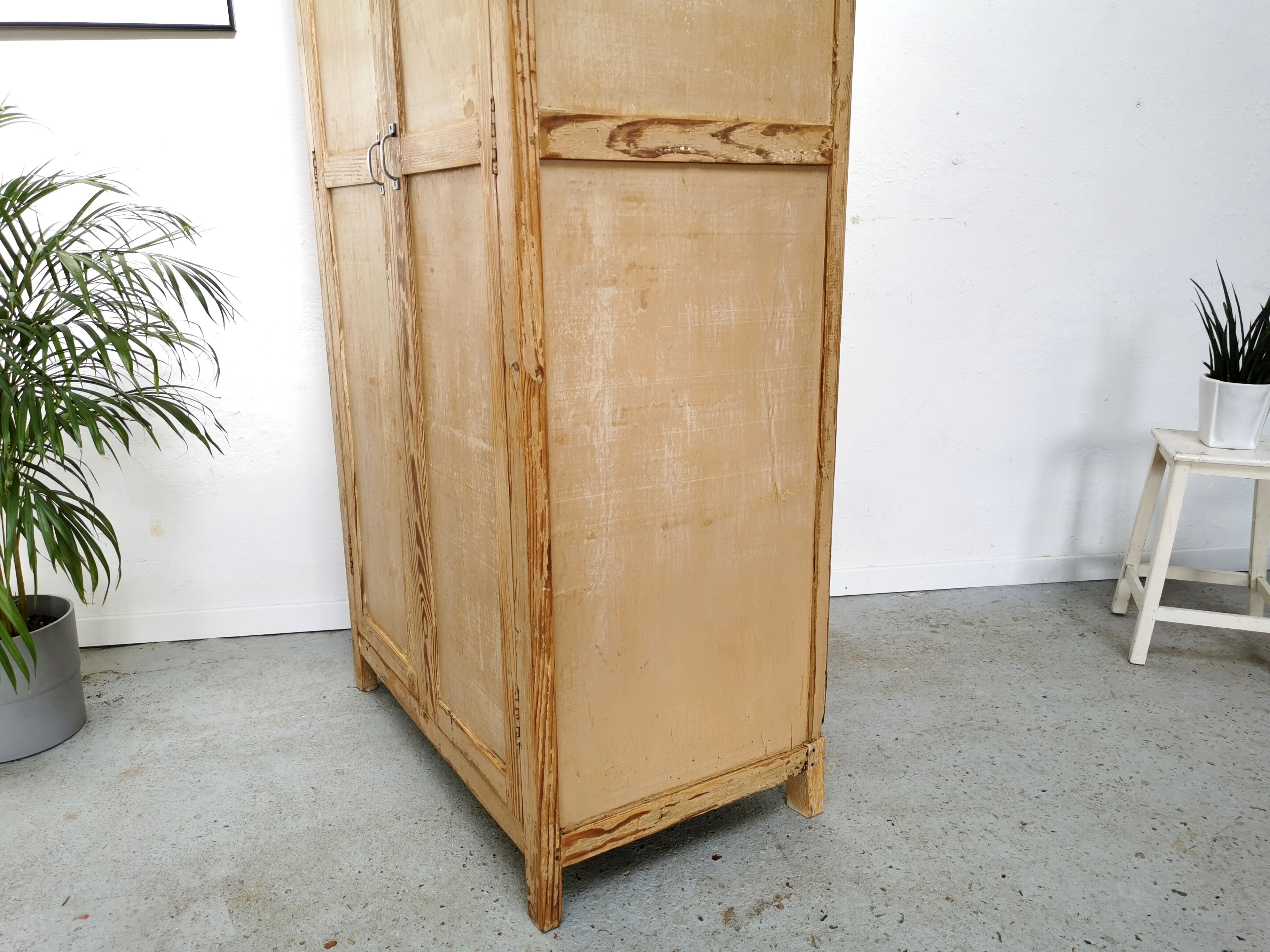 Armoire parisienne vintage