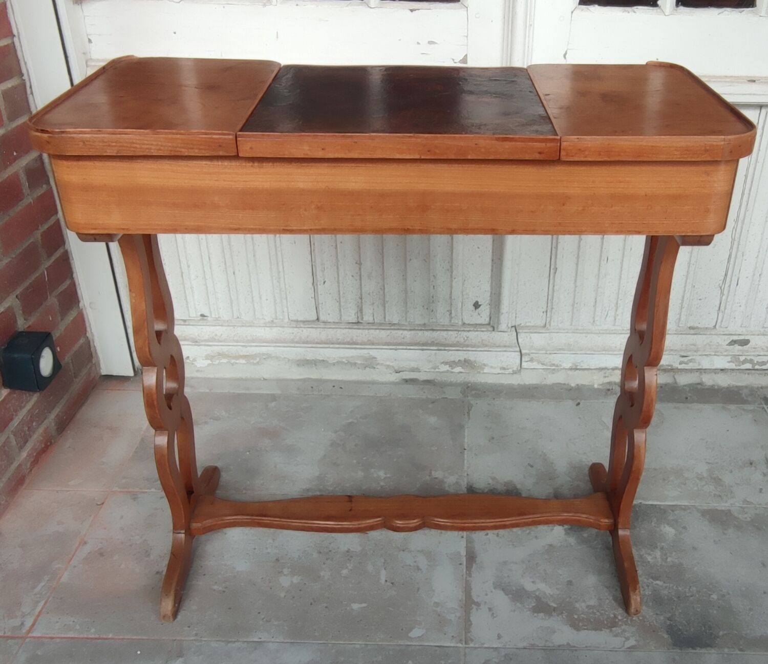 Dressing table