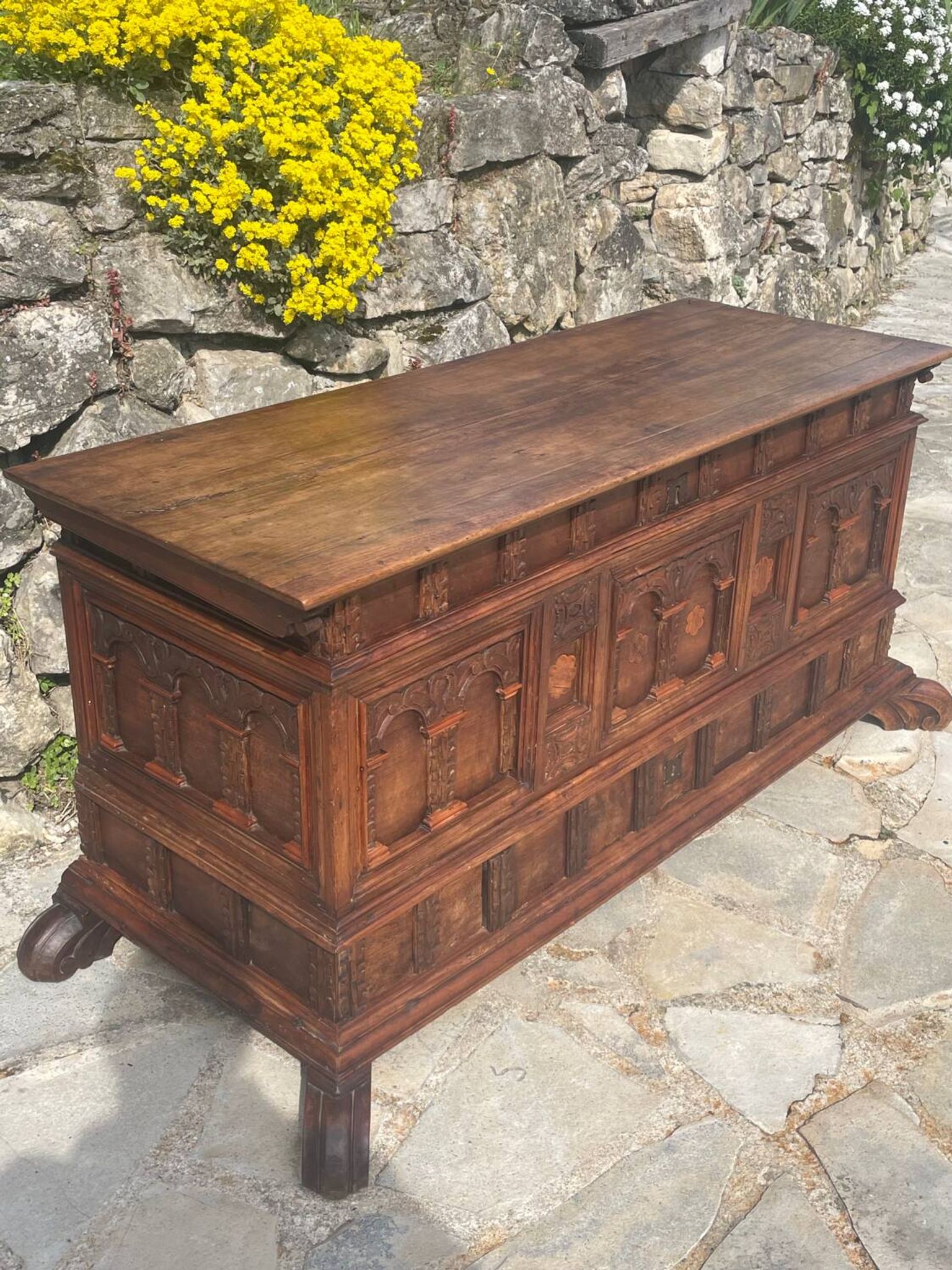 Magnificent walnut chest from the 17th century.
