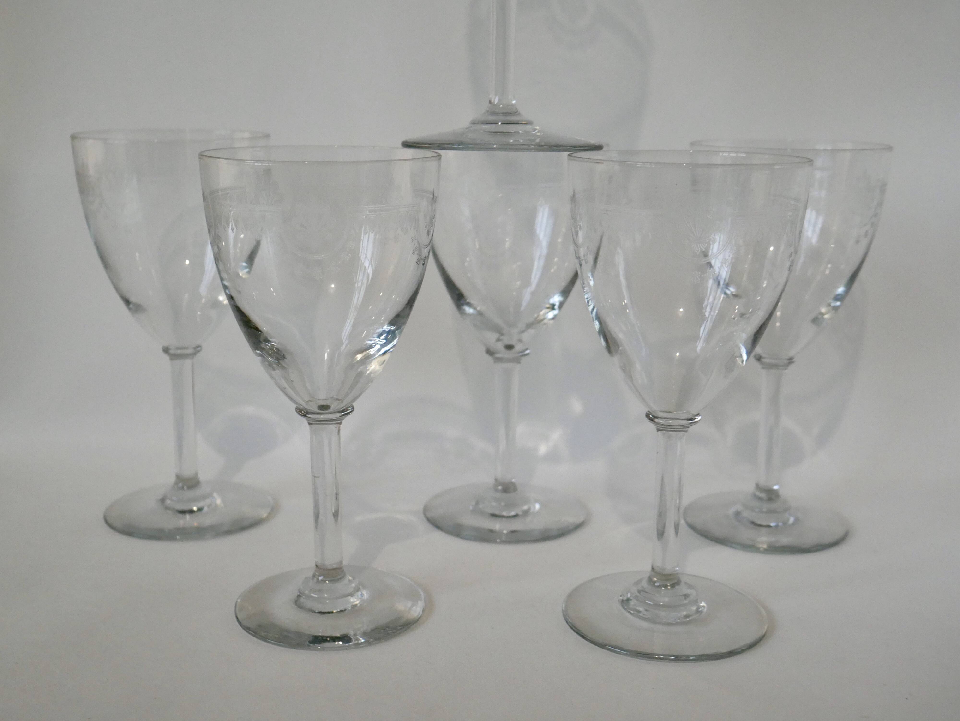 Set of 6 engraved crystal flared wine glasses from the 30s and 40s