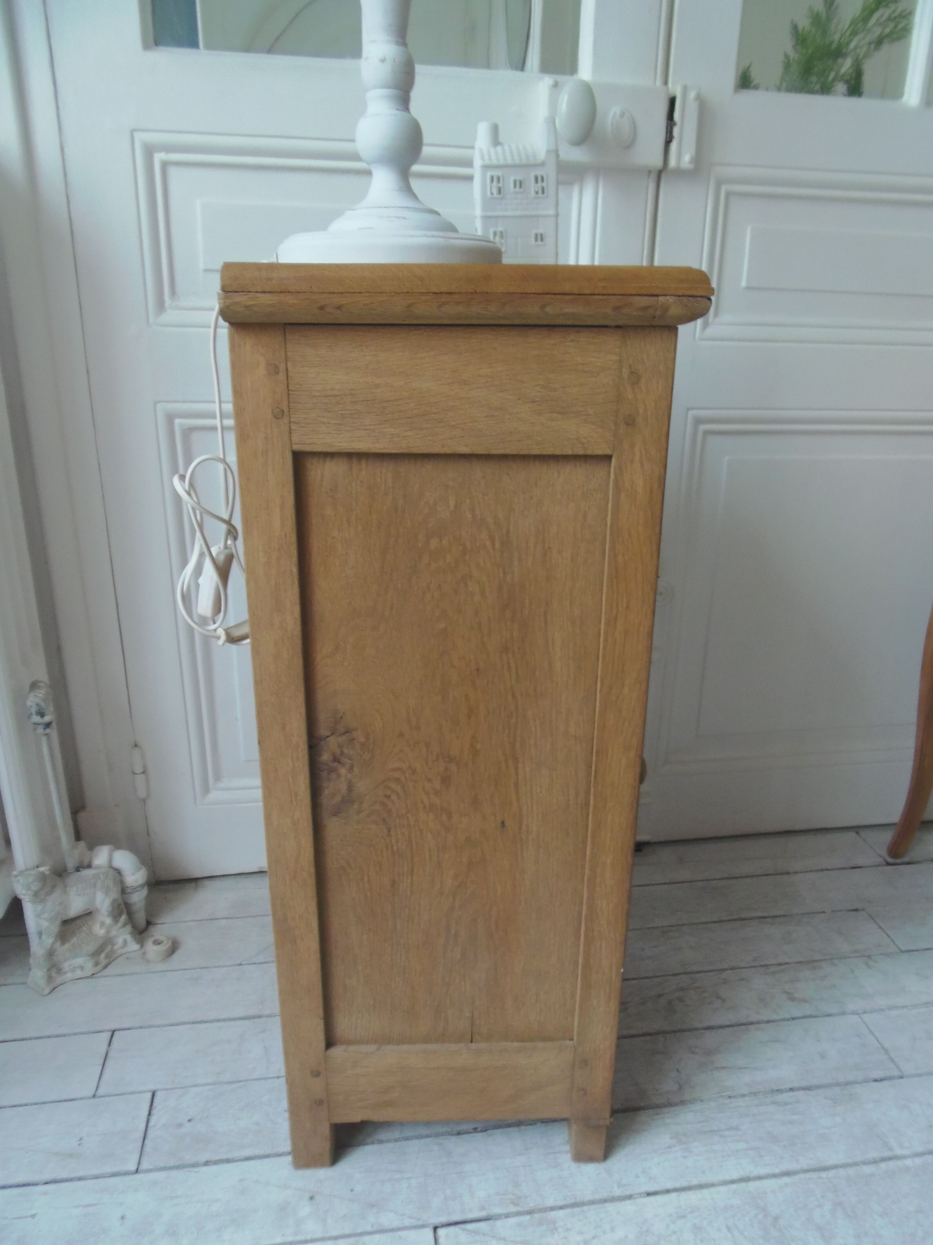 Antique bedside table in solid oak, 1 drawer, 1 door.