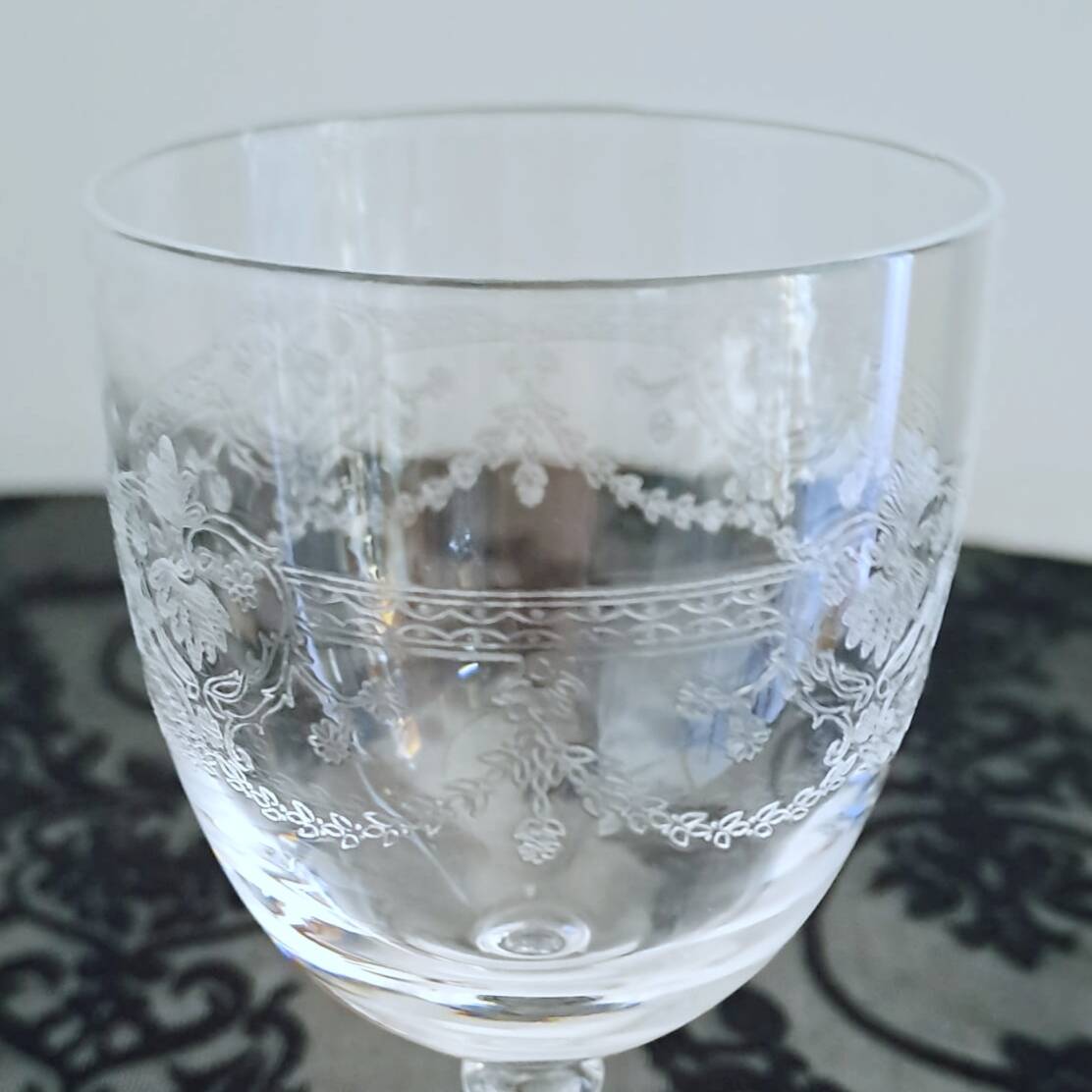 Set of 6 crystal glasses and a carafe