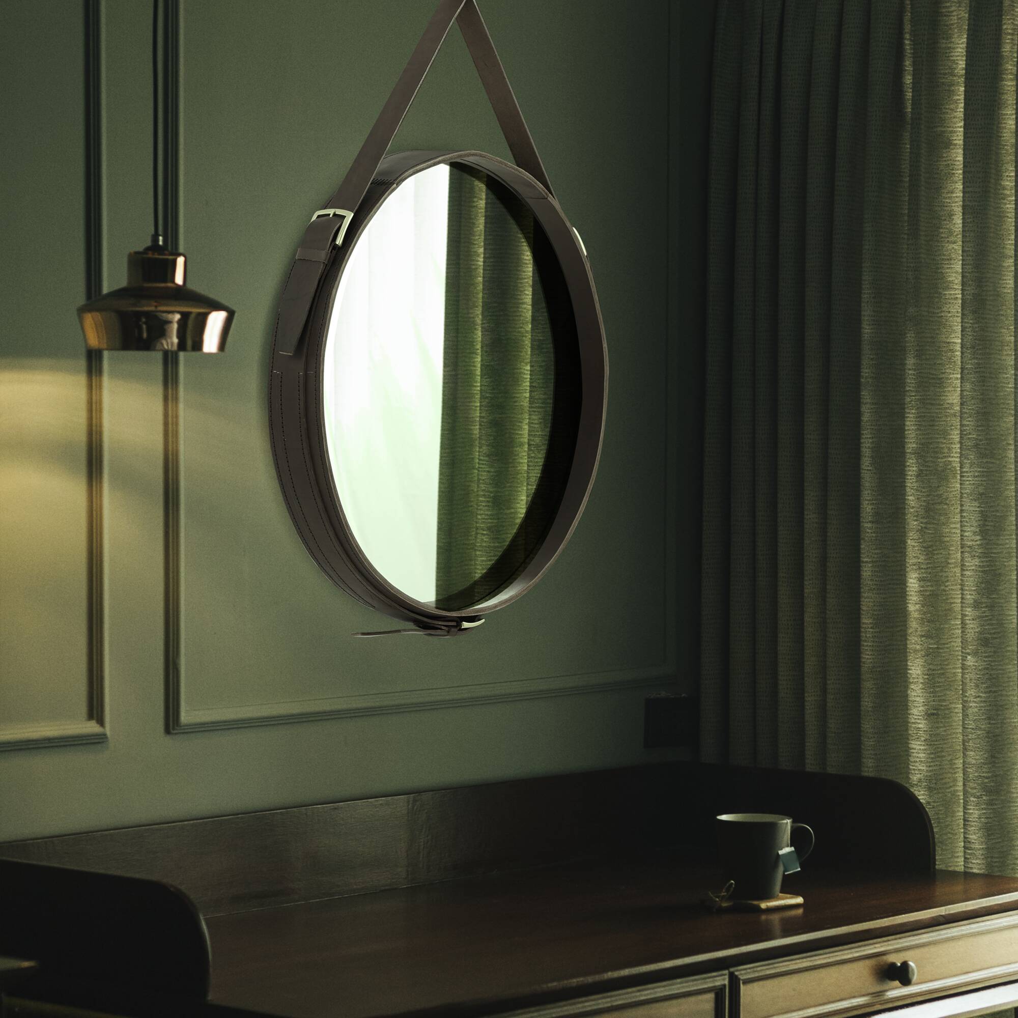 Handmade J. Adnet style mirror in brown vegetable-tanned leather, ø 58 cm